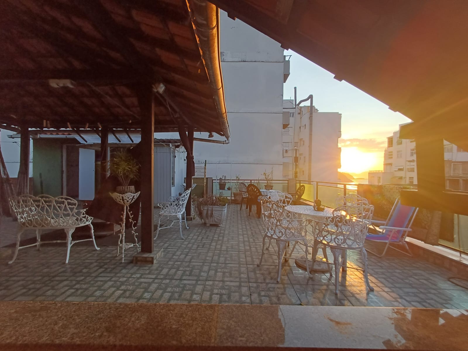 Terraço ao pôr do sol — capa do cobertura em copacabana